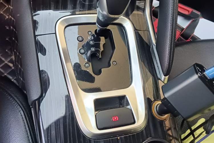 Used Peugeot 3008 2013 2.0L Automatic Classic Edition Gear Lever