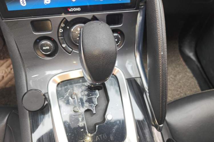 Used Peugeot 3008 2013 2.0L Automatic Trend Edition Gear Lever
