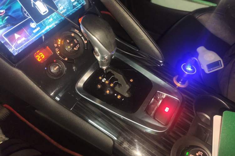 Used Peugeot 3008 2013 1.6THP Automatic Prestige Edition Gear Lever