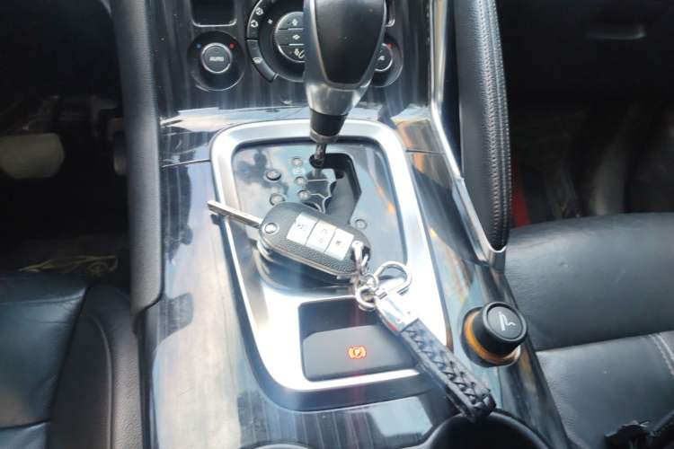 Used Peugeot 3008 2013 2.0L Automatic Trend Edition Gear Lever