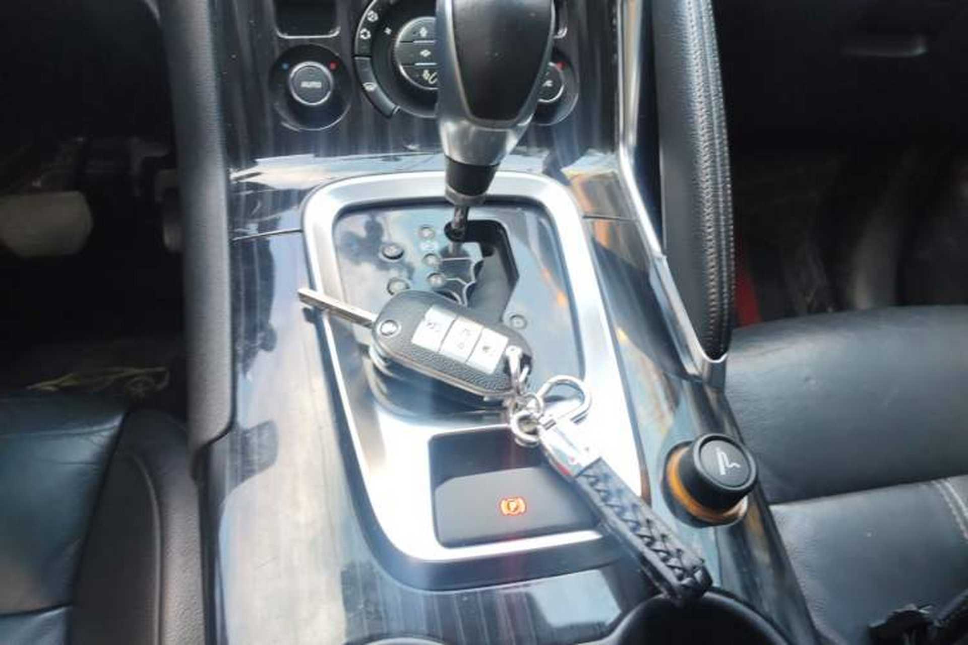 Used Peugeot 3008 2013 2.0L Automatic Trend Edition Gear Lever