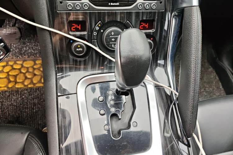 Used Peugeot 3008 2013 1.6THP Automatic Prestige Edition Gear Lever