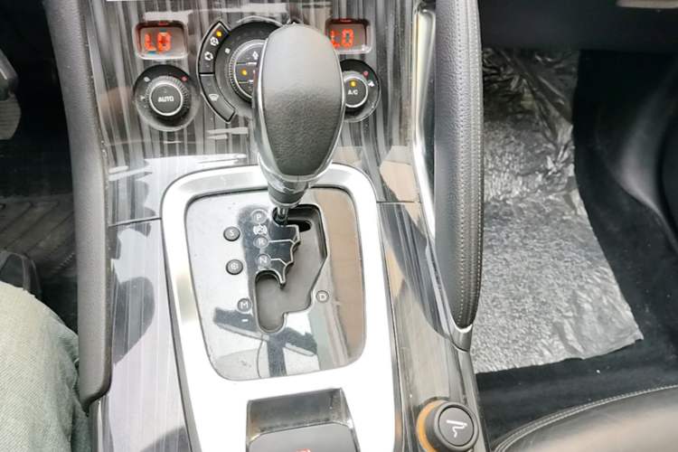 Used Peugeot 3008 2013 1.6THP Automatic Trend Edition Gear Lever