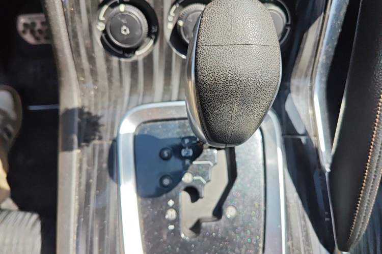 Used Peugeot 3008 2013 2.0L Automatic Classic Edition Gear Lever