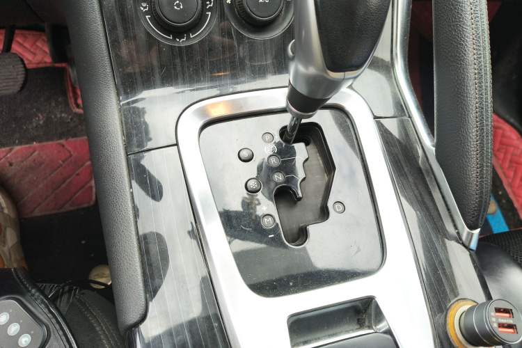 Used Peugeot 3008 2013 2.0L Automatic Classic Edition Gear Lever