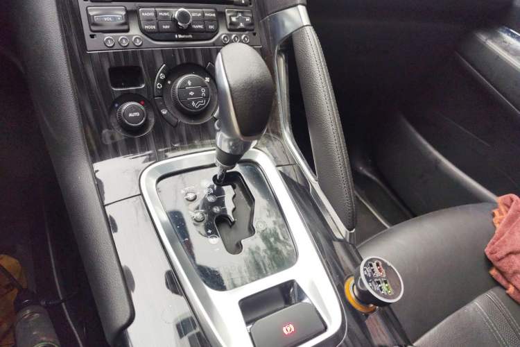 Used Peugeot 3008 2013 1.6THP Automatic Prestige Edition Gear Lever