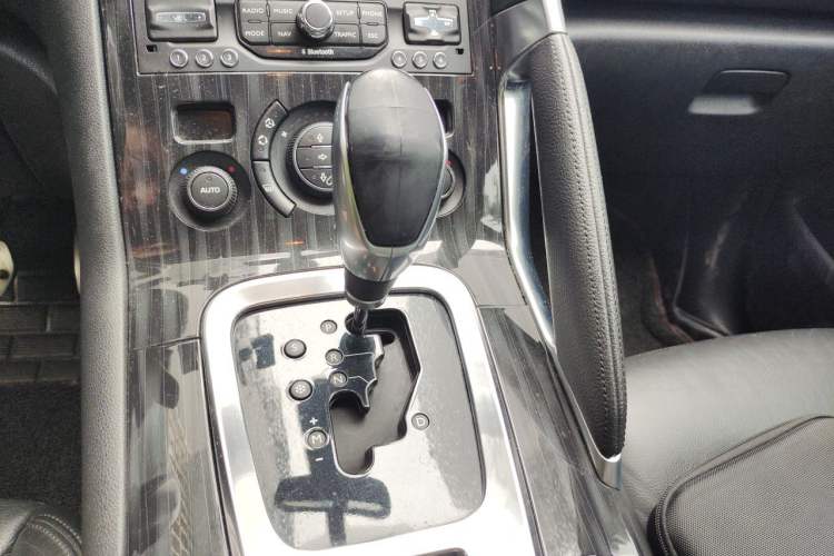 Used Peugeot 3008 2013 1.6THP Automatic Prestige Edition Gear Lever
