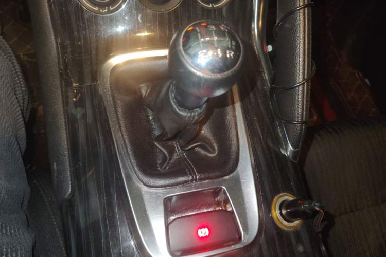Used Peugeot 3008 2013 2.0L Manual Classic Edition Gear Lever
