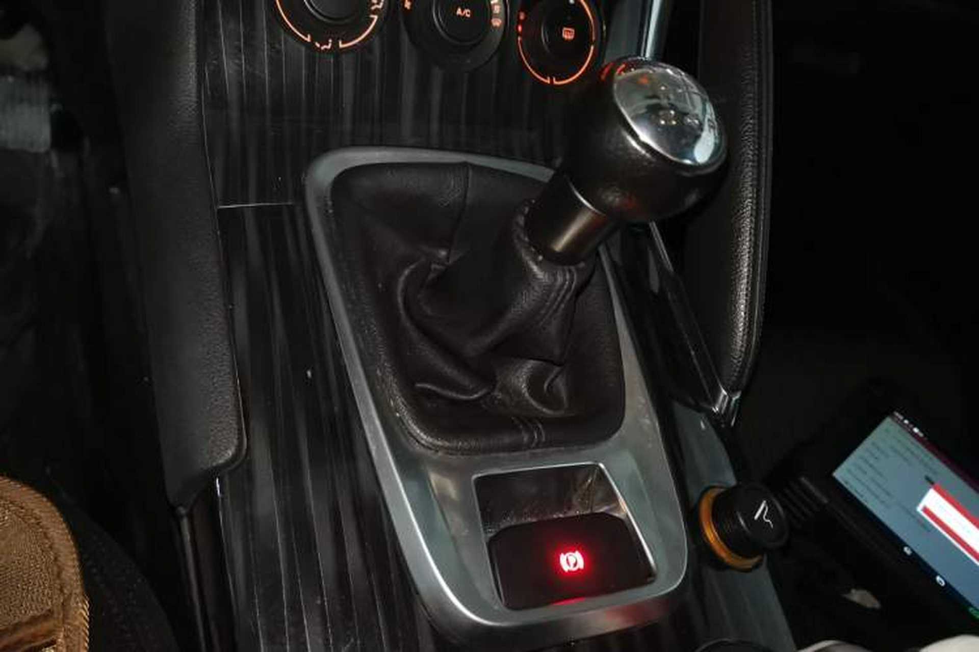 Used Peugeot 3008 2013 2.0L Manual Classic Edition Gear Lever