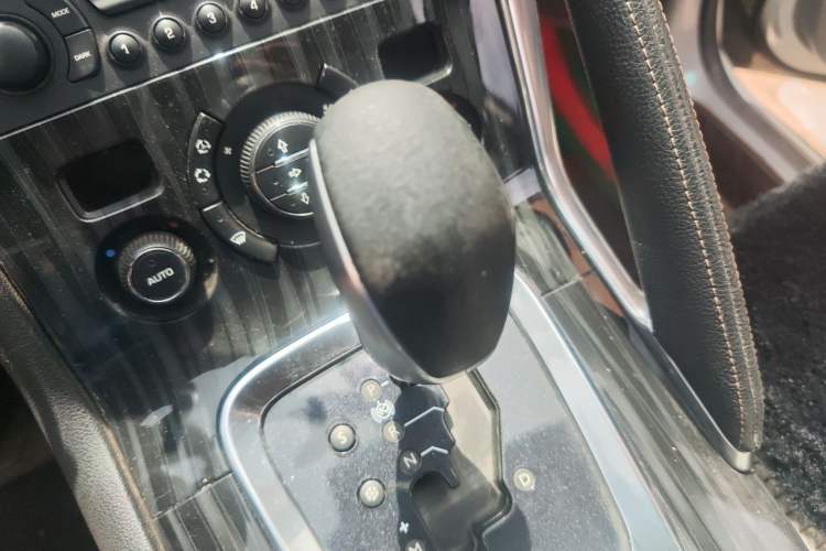 Used Peugeot 3008 2013 2.0L Automatic Classic Edition Gear Lever