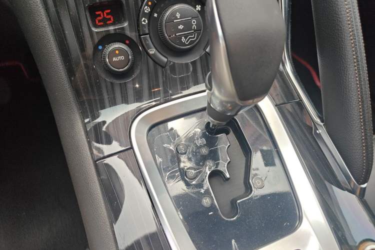 Used Peugeot 3008 2013 2.0L Automatic Trend Edition Gear Lever