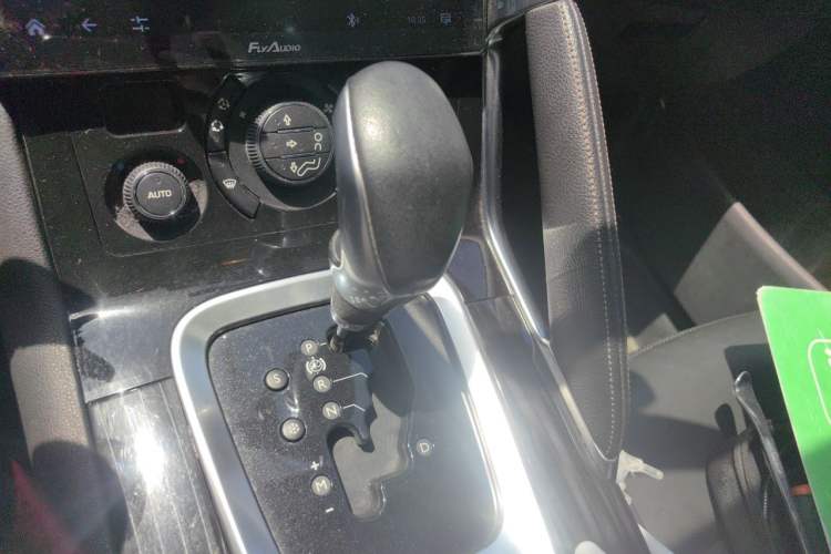 Used Peugeot 3008 2013 2.0L Automatic Trend Edition Gear Lever