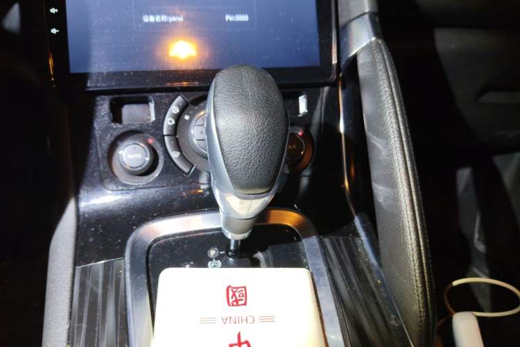 Used Peugeot 3008 2013 1.6THP Automatic Prestige Edition Gear Lever