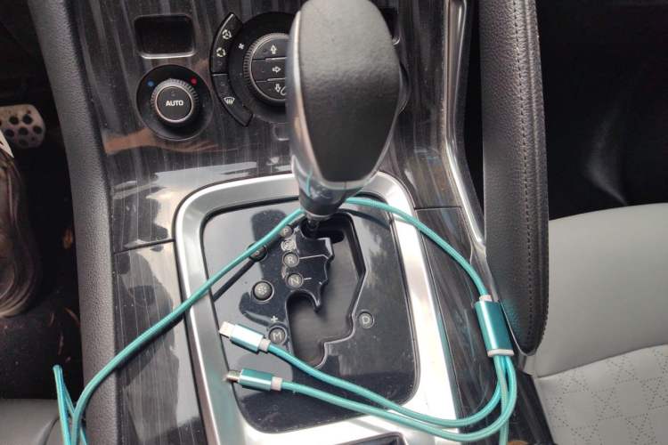 Used Peugeot 3008 2013 1.6THP Automatic Prestige Edition Gear Lever