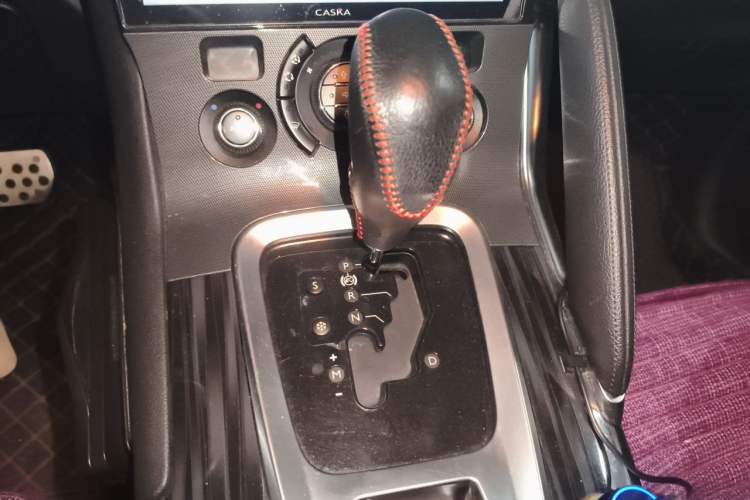Used Peugeot 3008 2013 1.6THP Automatic Trend Edition Gear Lever