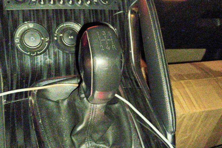 Used Peugeot 3008 2013 2.0L Manual Trend Edition Gear Lever