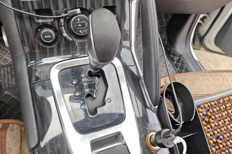Used Peugeot 3008 2013 1.6THP Roland Garros Edition Gear Lever