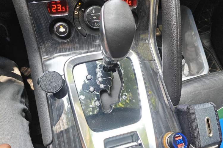 Used Peugeot 3008 2013 1.6THP Automatic Prestige Edition Gear Lever