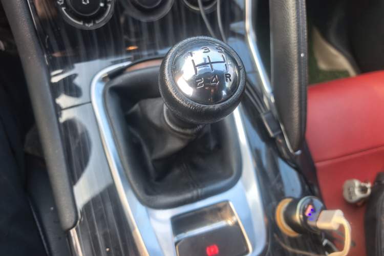 Used Peugeot 3008 2013 2.0L Manual Classic Edition Gear Lever