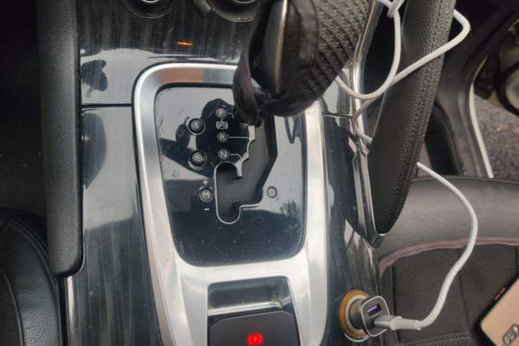 Used Peugeot 3008 2013 2.0L Automatic Trend Edition Gear Lever