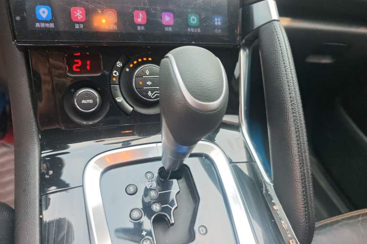 Used Peugeot 3008 2013 2.0L Automatic Trend Edition Gear Lever