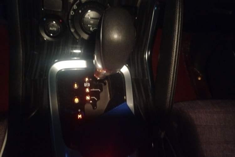 Used Peugeot 3008 2013 1.6THP Automatic Prestige Edition Gear Lever