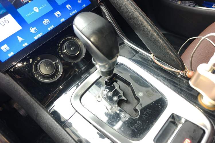 Used Peugeot 3008 2013 2.0L Automatic Trend Edition Gear Lever