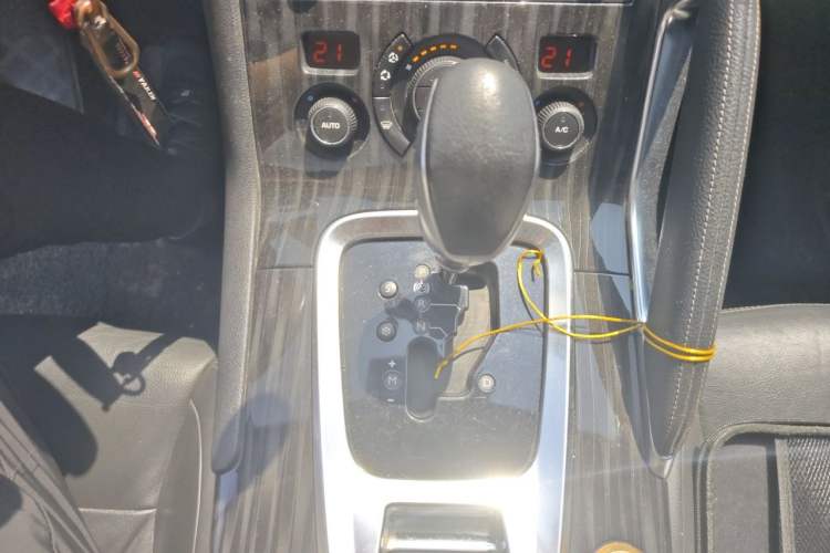 Used Peugeot 3008 2013 2.0L Automatic Trend Edition Gear Lever