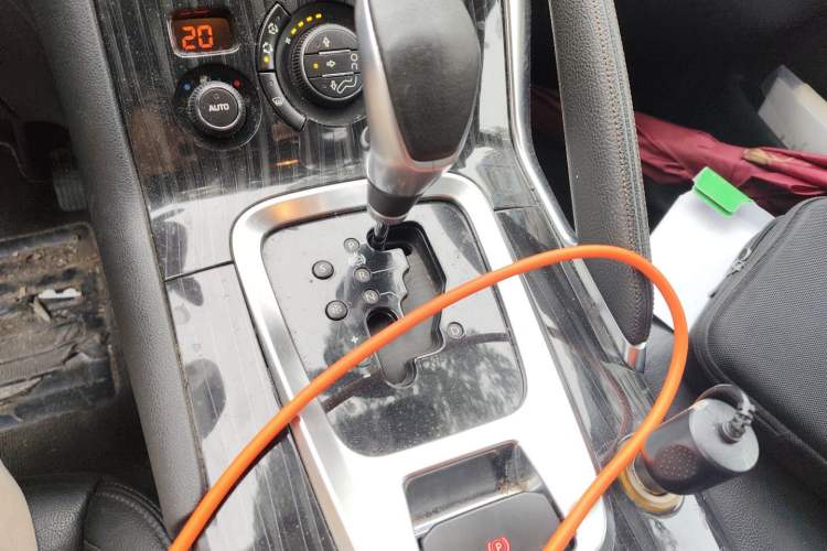 Used Peugeot 3008 2013 2.0L Automatic Trend Edition Gear Lever