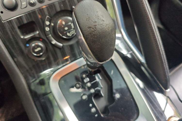 Used Peugeot 3008 2013 2.0L Automatic Trend Edition Gear Lever