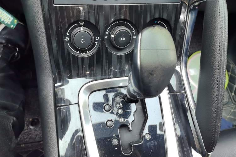 Used Peugeot 3008 2013 2.0L Automatic Classic Edition Gear Lever