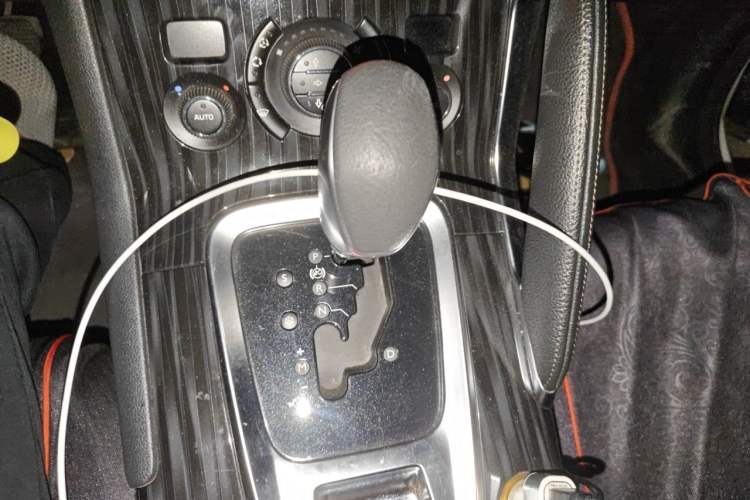 Used Peugeot 3008 2013 2.0L Automatic Trend Edition Gear Lever