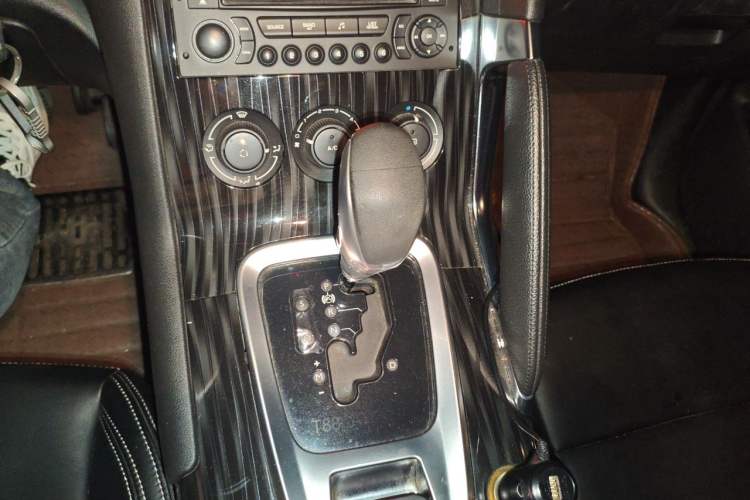 Used Peugeot 3008 2013 2.0L Automatic Classic Edition Gear Lever