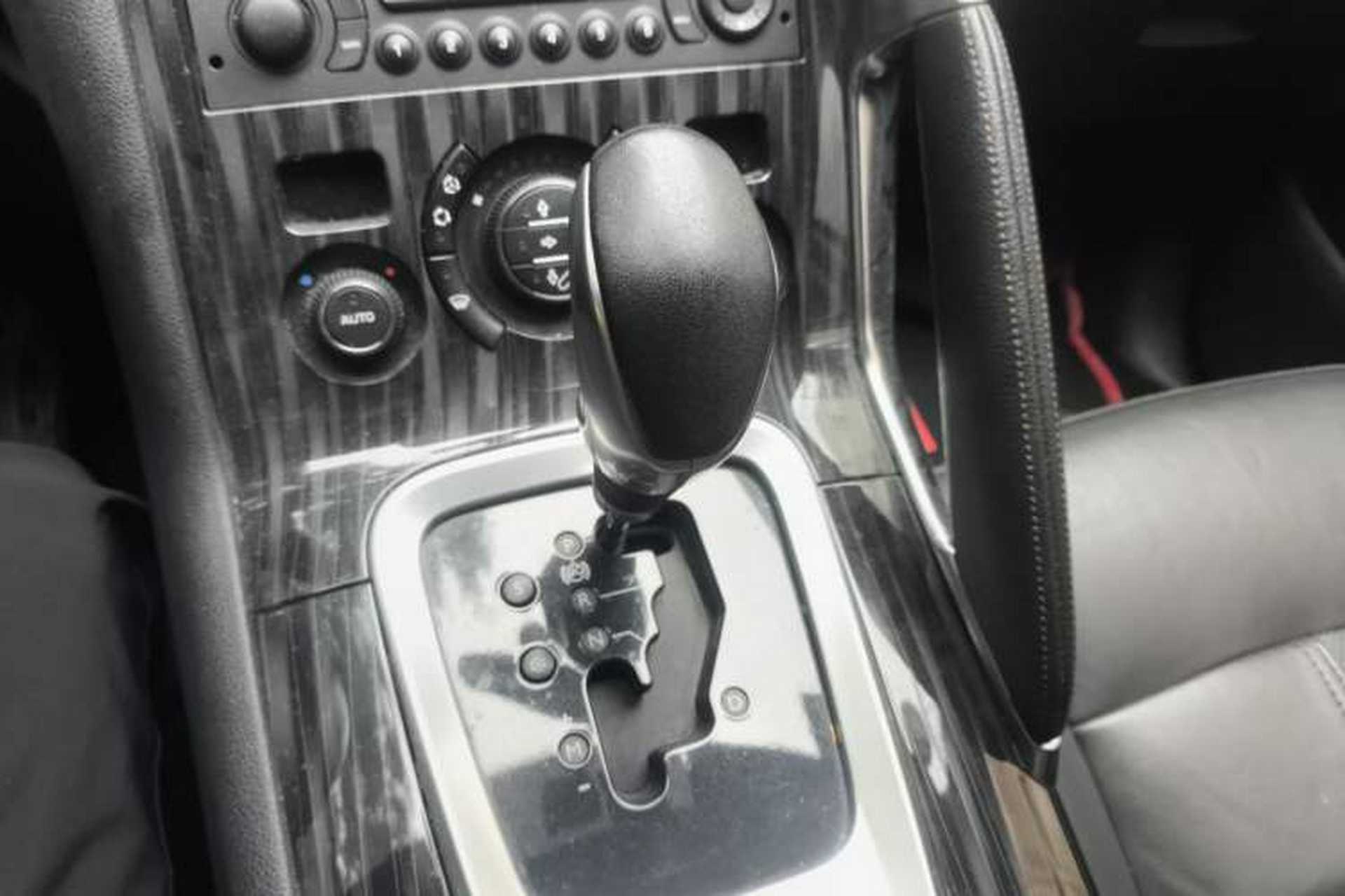 Used Peugeot 3008 2013 2.0L Automatic Trend Edition Gear Lever