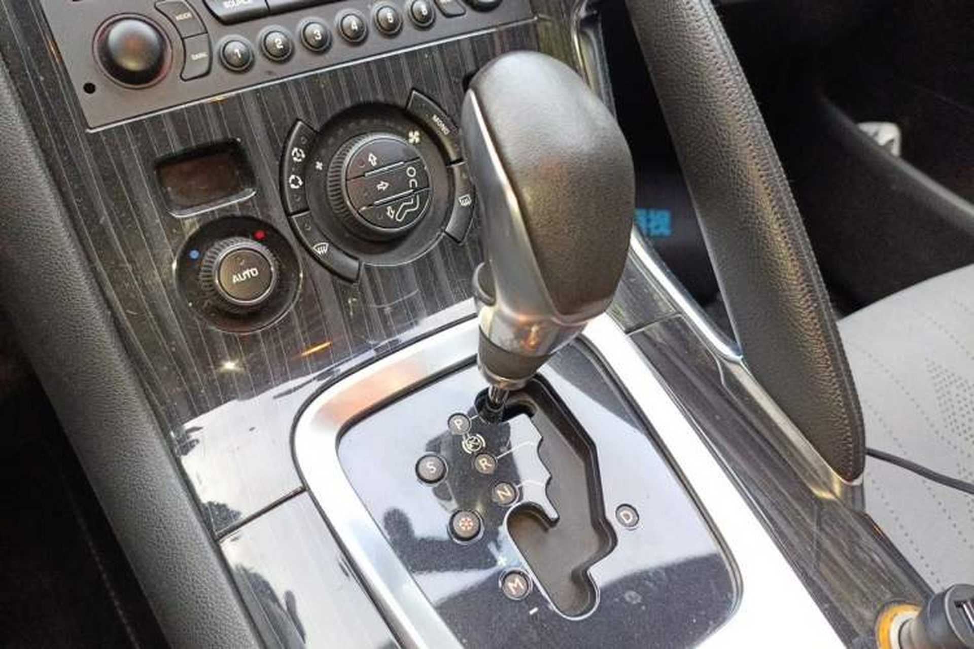 Used Peugeot 3008 2013 2.0L Automatic Trend Edition Gear Lever