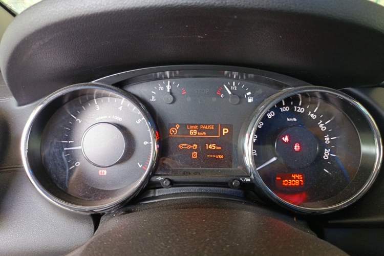 Used Peugeot 3008 2013 2.0L Automatic Trend Edition Instrument Cluster