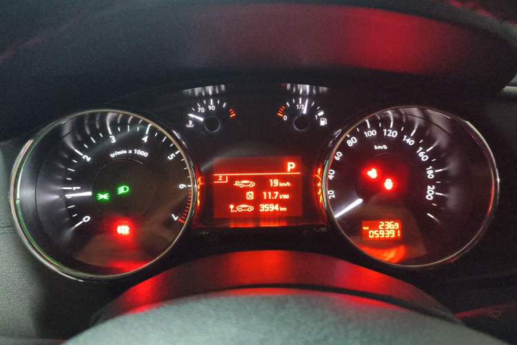 Used Peugeot 3008 2013 1.6THP Roland Garros Edition Instrument Cluster