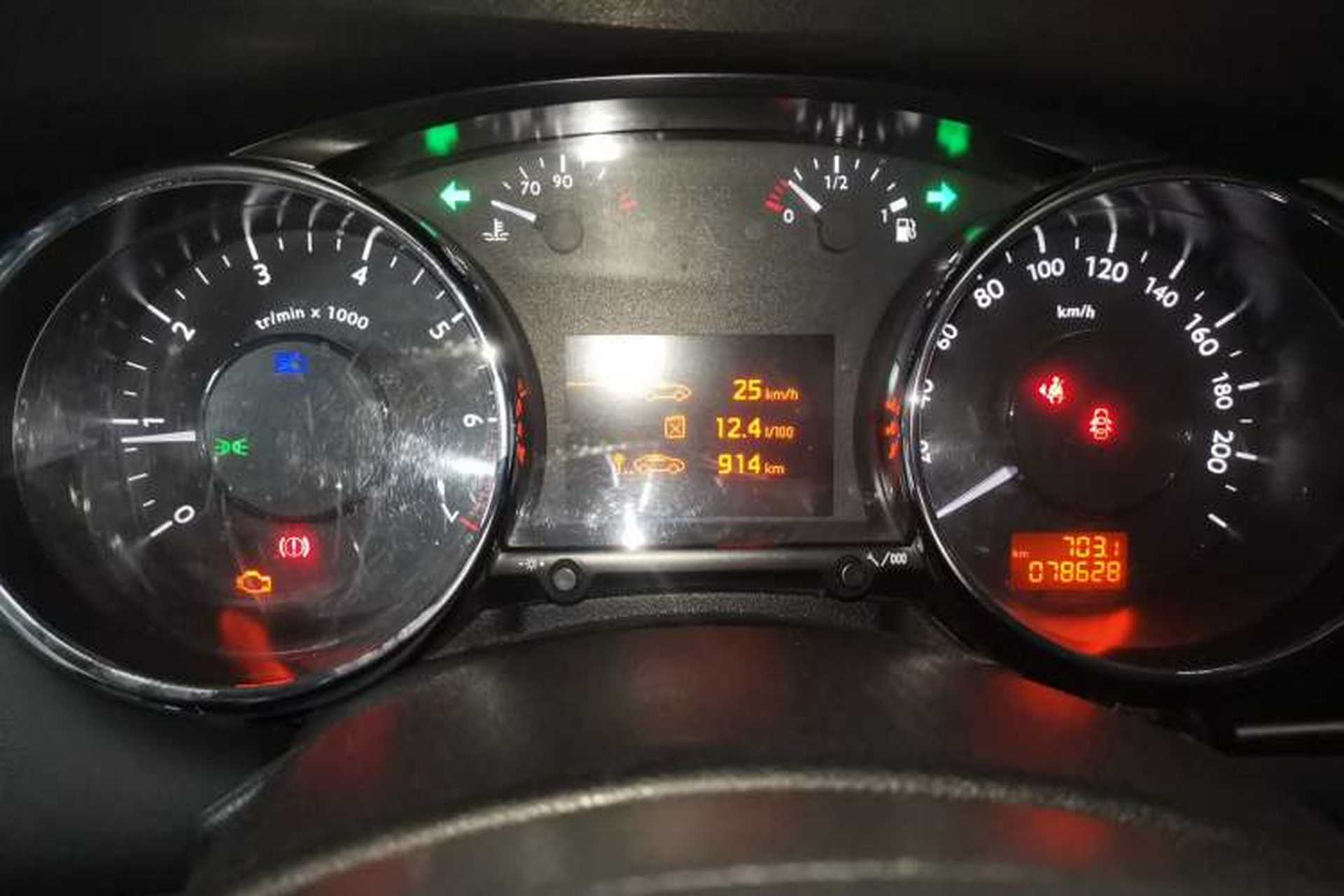 Used Peugeot 3008 2013 2.0L Manual Classic Edition Instrument Cluster