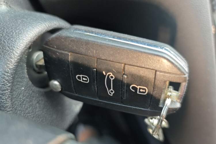 Used Peugeot 3008 2013 2.0L Automatic Trend Edition Interior 1
