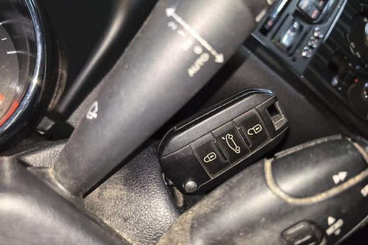 Used Peugeot 3008 2013 1.6THP Automatic Prestige Edition Interior 1