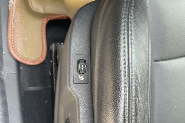 Used Peugeot 3008 2013 1.6THP Automatic Prestige Edition Interior 4