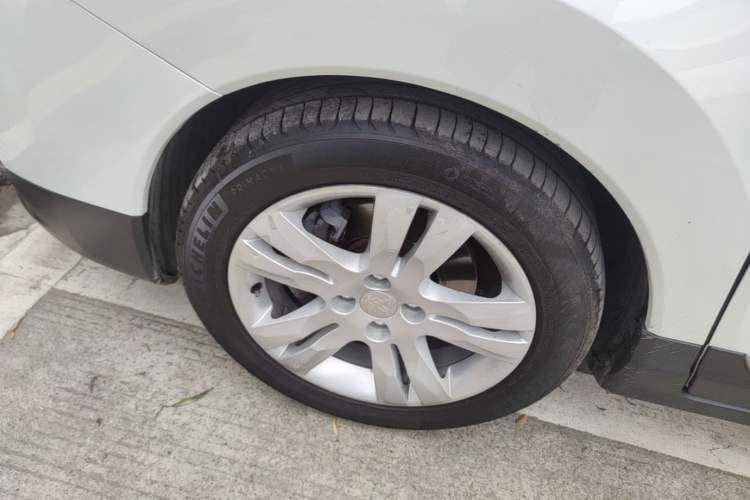 Used Peugeot 3008 2013 2.0L Automatic Trend Edition Left Front Wheel Hub