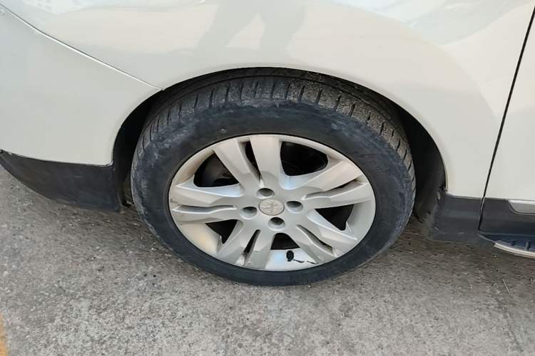 Used Peugeot 3008 2013 1.6THP Automatic Trend Edition Left Front Wheel Hub