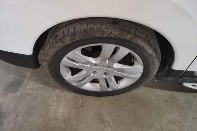 Used Peugeot 3008 2013 2.0L Manual Classic Edition Left Front Wheel Hub