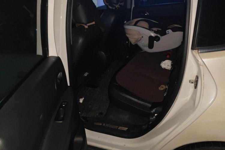 Used Peugeot 3008 2013 2.0L Automatic Trend Edition Left Rear Seat