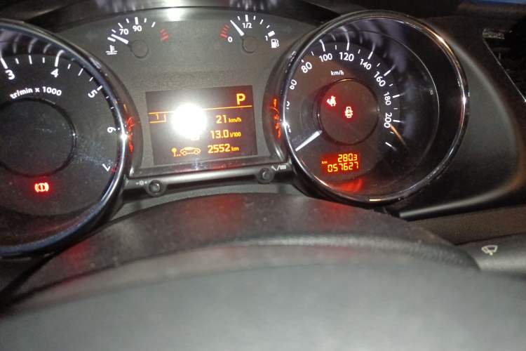 Used Peugeot 3008 2013 2.0L Automatic Trend Edition Odometer Close Up
