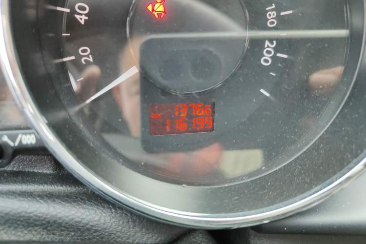 Used Peugeot 3008 2013 1.6THP Automatic Prestige Edition Odometer Close Up