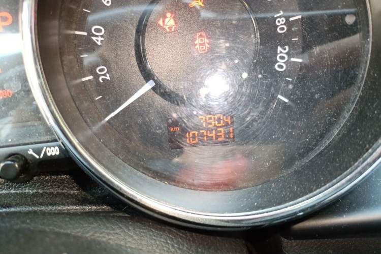 Used Peugeot 3008 2013 2.0L Automatic Classic Edition Odometer Close Up