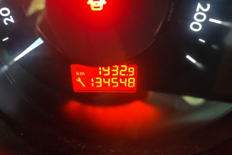 Used Peugeot 3008 2013 1.6THP Automatic Prestige Edition Odometer Close Up