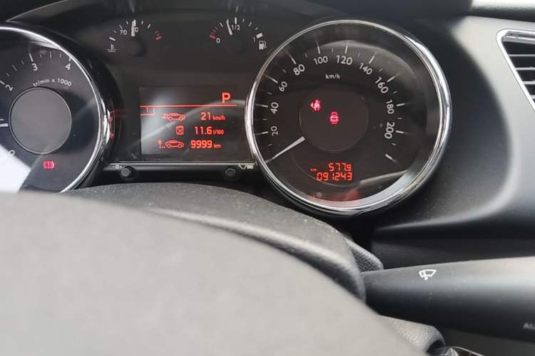 Used Peugeot 3008 2013 1.6THP Automatic Prestige Edition Odometer Close Up